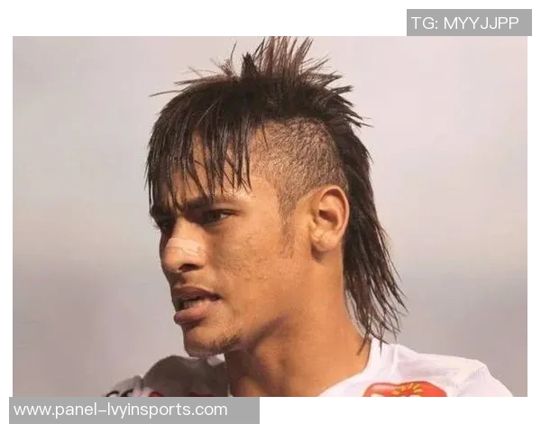 足球运动员发型的潮流演变与个性表达探讨